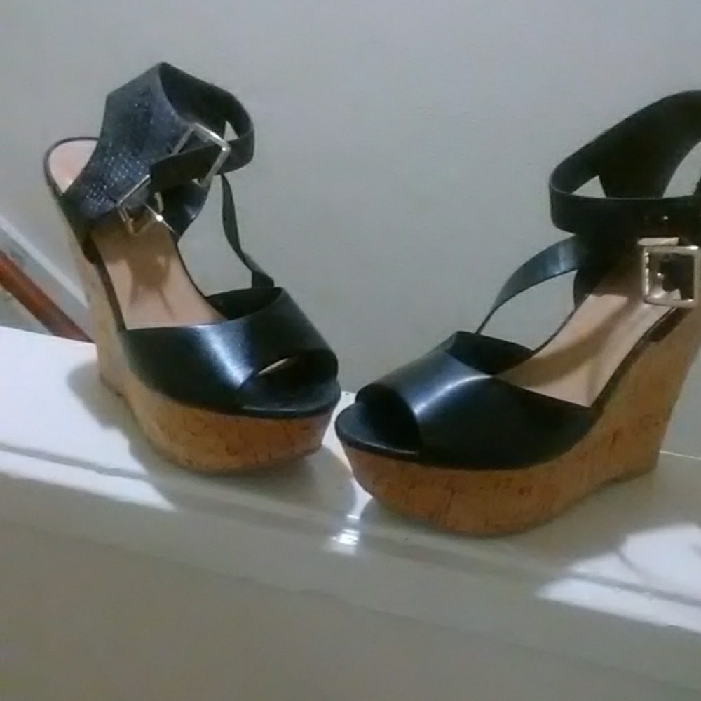 Black strapped 6" in. Wedges